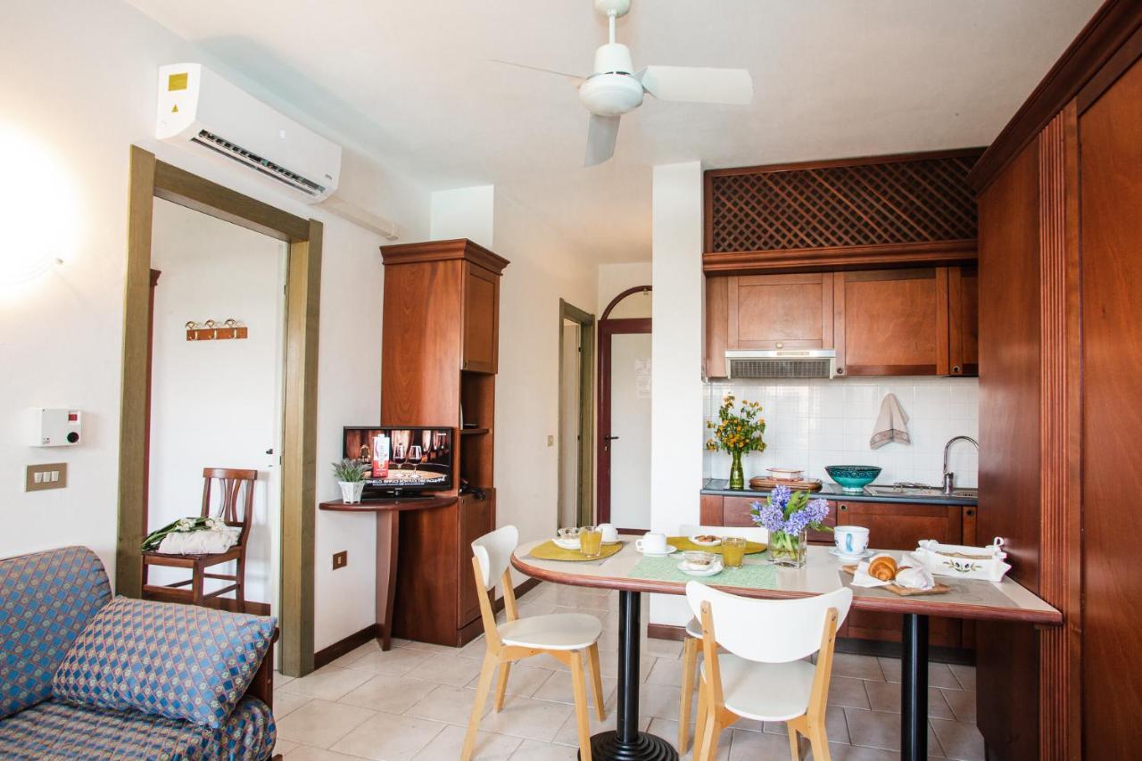 Residenza Dei Cavalleggeri San Vincenzo Bagian luar foto