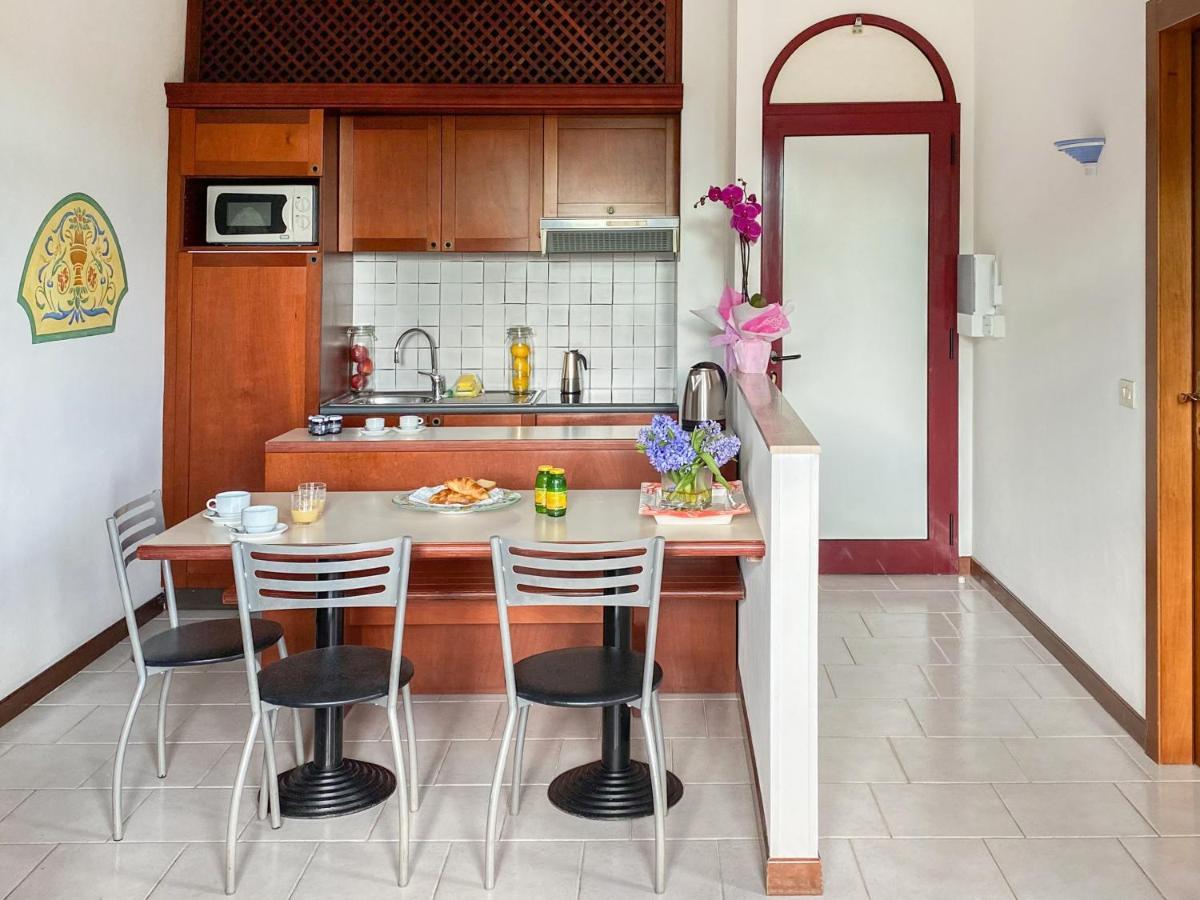 Residenza Dei Cavalleggeri San Vincenzo Bagian luar foto